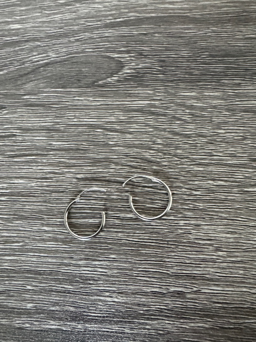 Small thin silver hoop earrings - silver - Picture 3 of 3